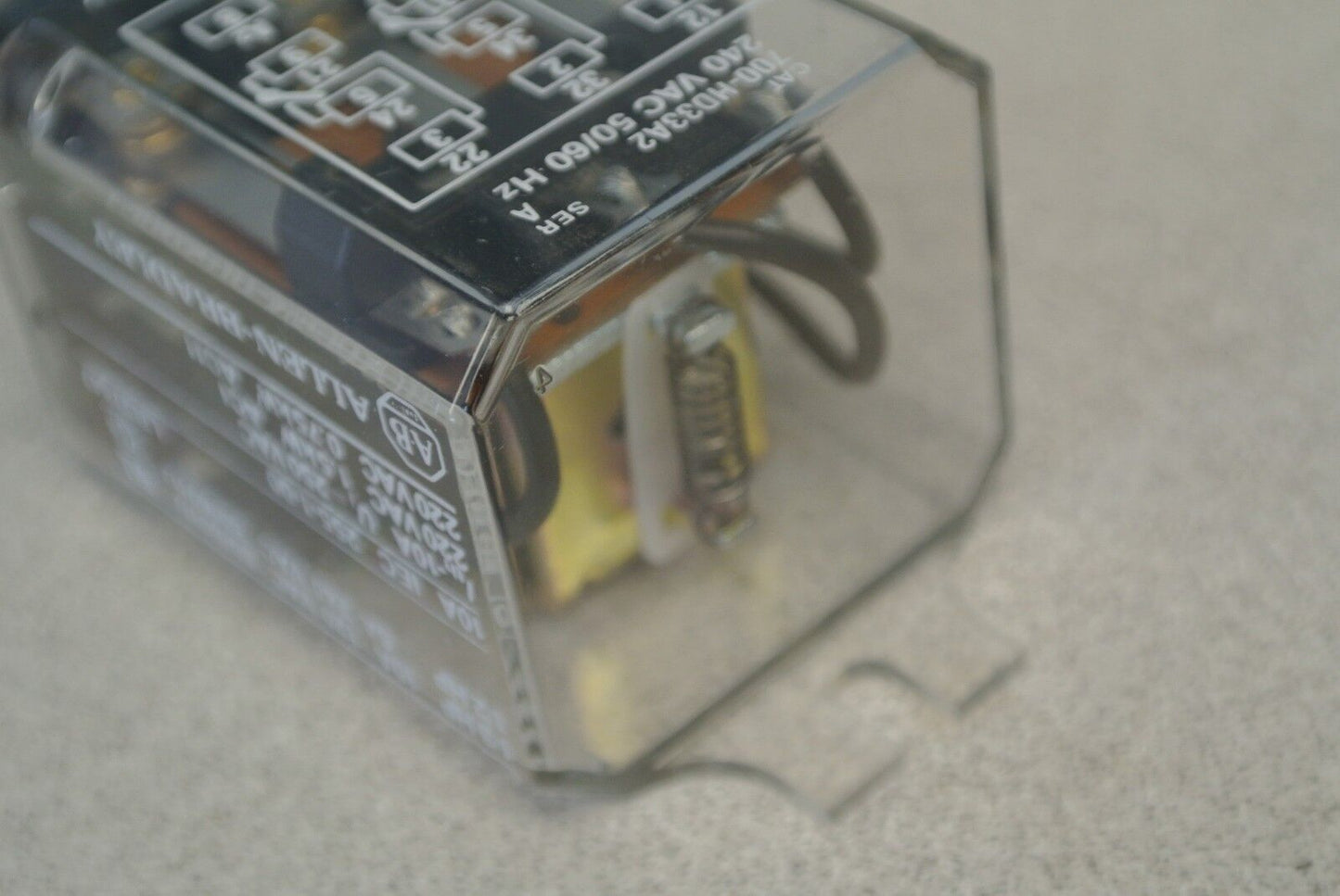ALLEN-BRADLEY 700-HD33A2 Ser. A / TYPE H CONTROL RELAY / 10A / 3PDT NEW SURPLUS