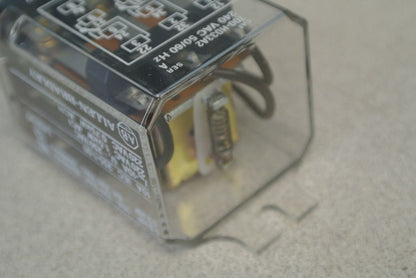 ALLEN-BRADLEY 700-HD33A2 Ser. A / TYPE H CONTROL RELAY / 10A / 3PDT NEW SURPLUS