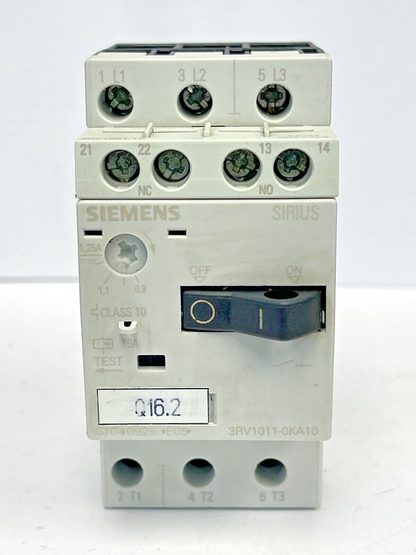 SIEMENS - 3RV1011-0KA10 & 3RV1901-1E-CIRCUIT BREAKER W/ SWITCH TRANSVERSE