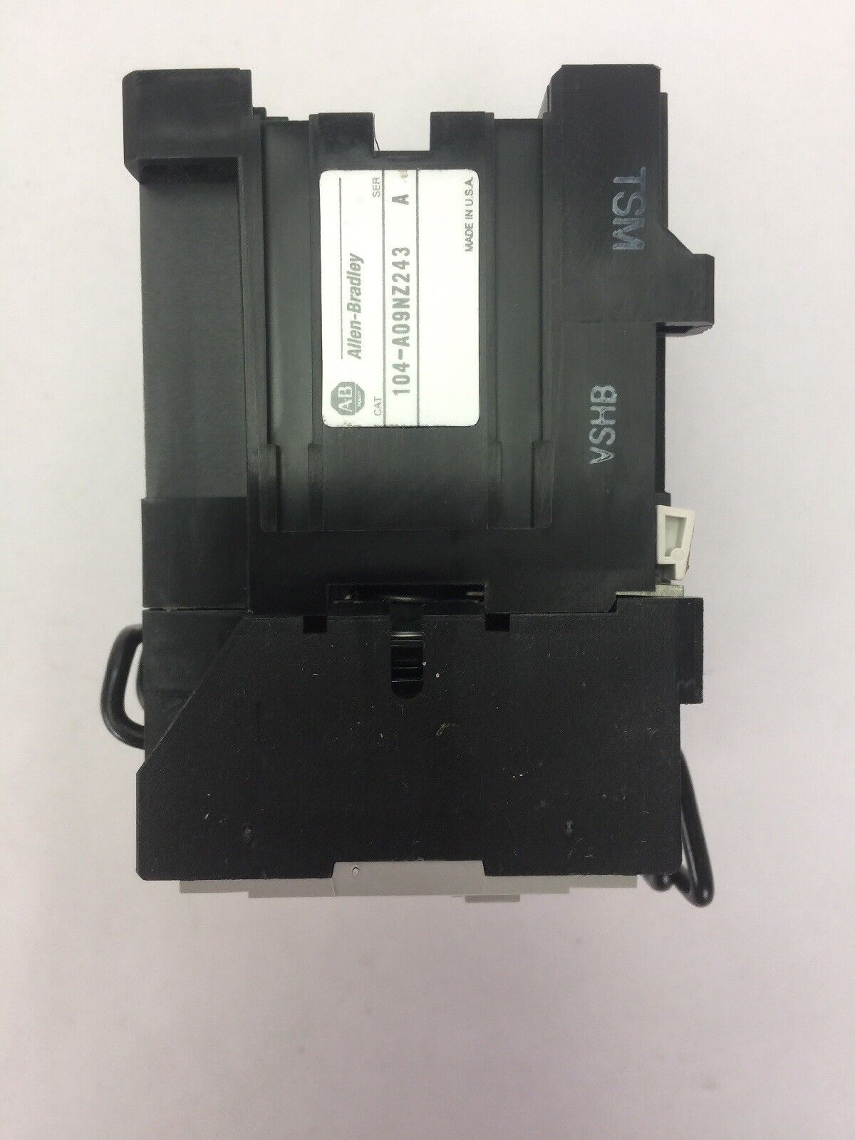 ALLEN BRADLEY 104-A09NZ243 REVERSING CONTACTOR SER A 600VAC 9A 5HP COIL 24VDC