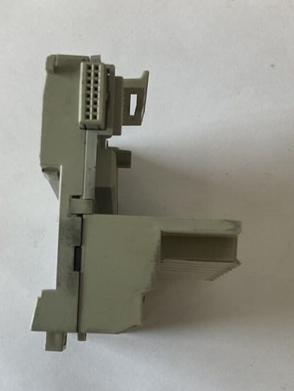 ALLEN BRADLEY 1794-OA8 INPUT 230VAC 10A SER.A 5VDC 640MA REV.E01