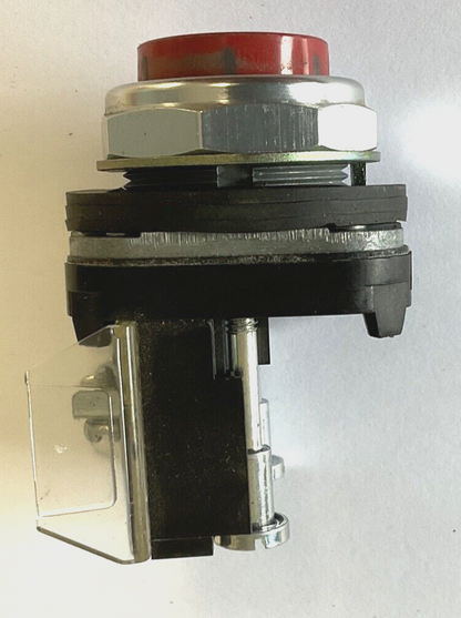ALLEN BRADLEY 800T-B PUSHBUTTON RED SER.T W/800T-XD2