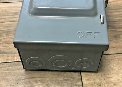 SQUARE D H261 SER. D2 SAFETY SWITCH 600VAC/DC 30AMP FUSIBLE 15HP