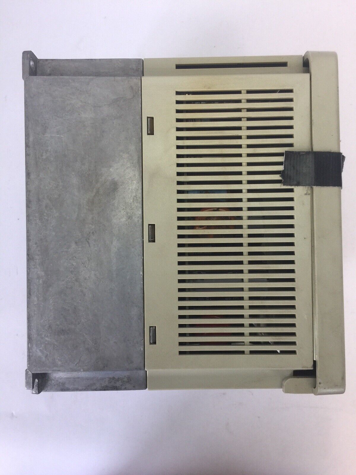ALLEN BRADLEY 1305-BA06A AC DRIVE INPUT 380-460V 5.8A OUTPUT 380-460V 6.0A 3HP