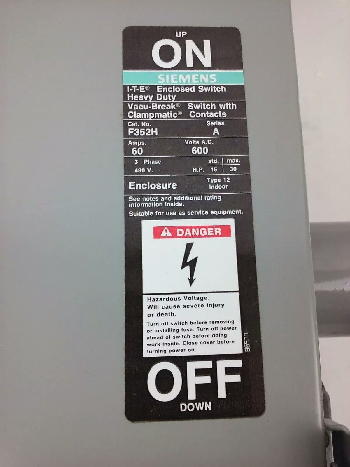 SIEMENS F352H, SER. A, 600VAC, 60A, 3PH, H.D. TYPE 12 ENCLOSED SWITCH INDOOR,NEW