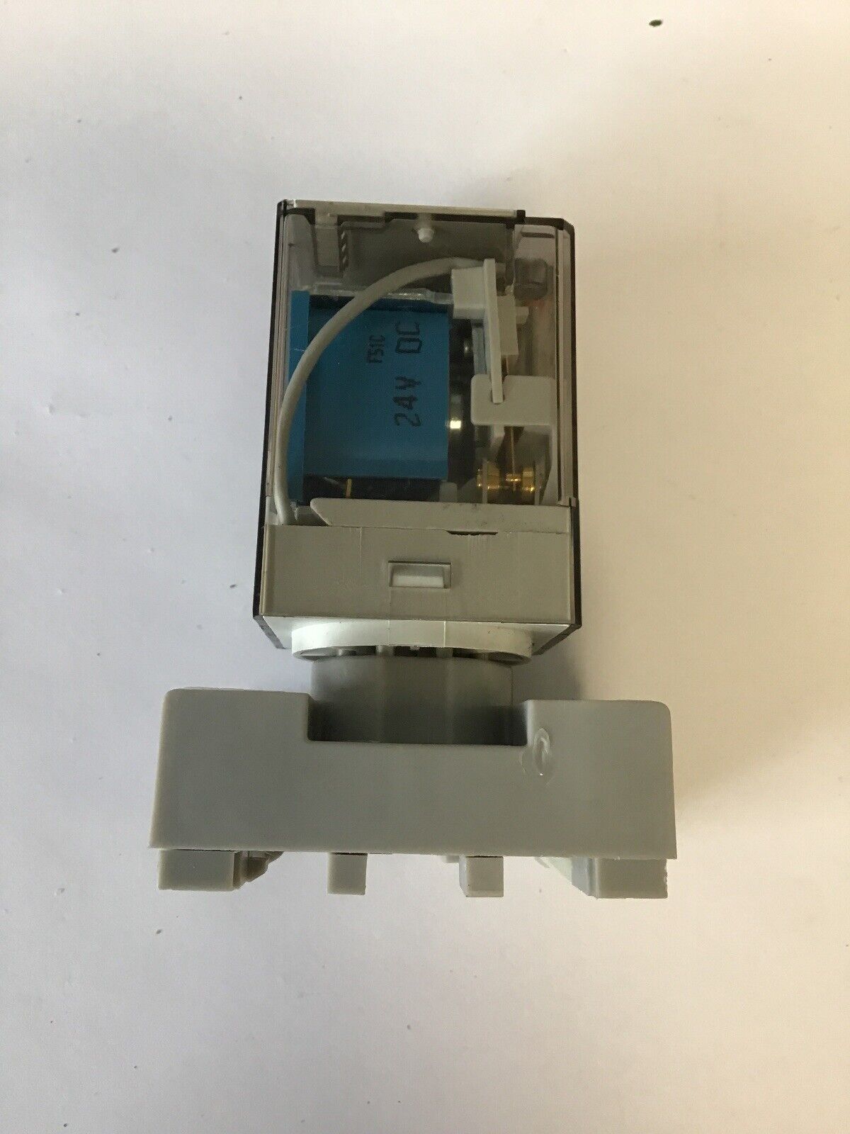 ALLEN BRADLEY 700-HAX2Z24  RELAY 24VDC 250VAC 6A W/ 700-HN125 BASE ***LOTOF4***