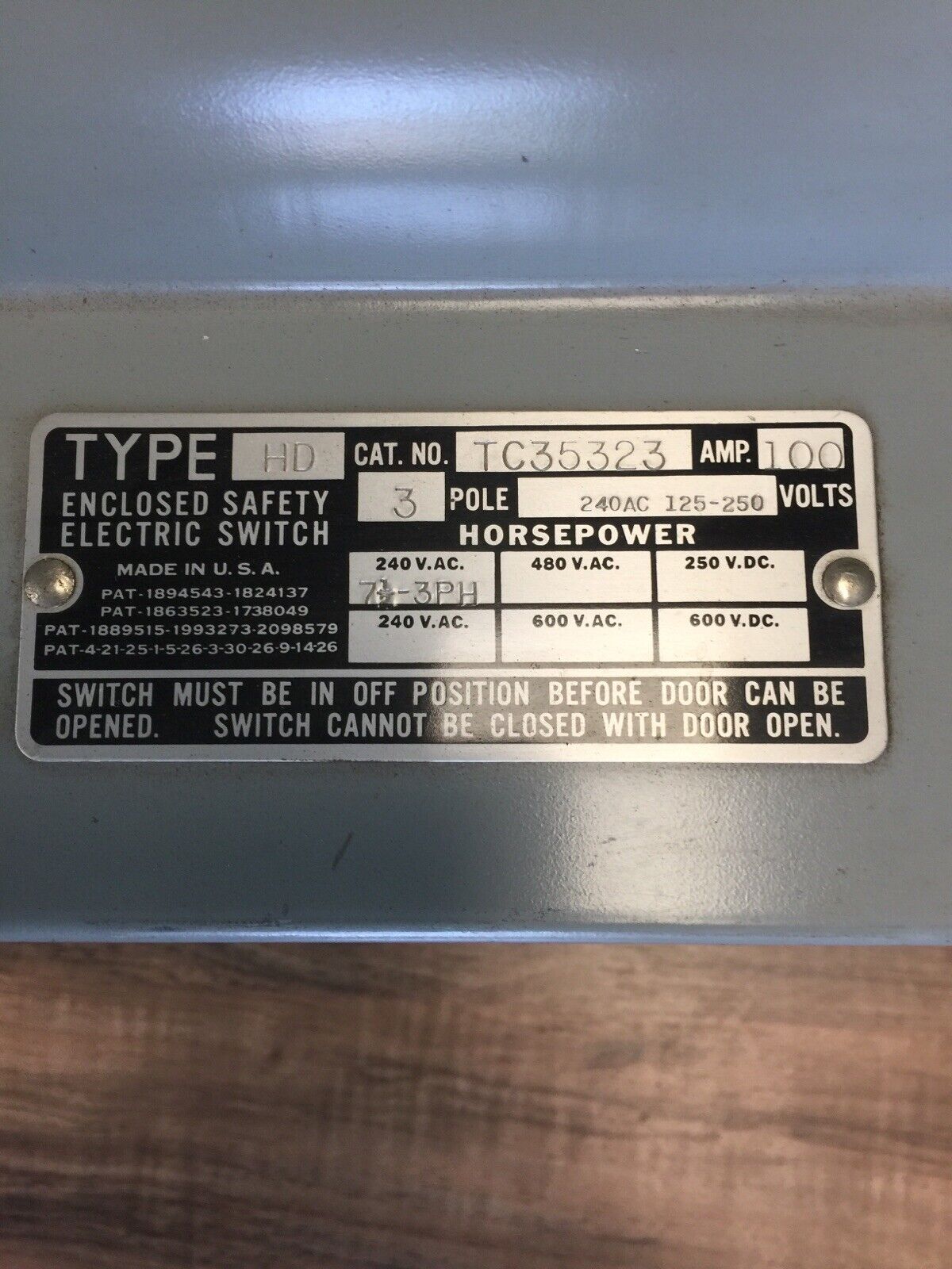 GE TC35323 TYPE HD ENCLOSED SAFETY ELECTRIC SWITCH 100A 240VAC 3P 7.5HP DOUBLE