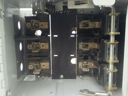 SIEMENS V7E3611R SER.A TWIN FUSIBLE VACU BREAK PANELBOARD SWITCH 600V 30A 20HP