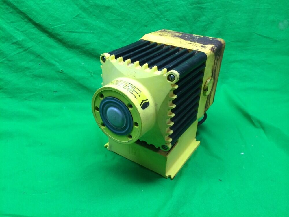 LMI MILTON ROY B111-92S ELECTROMAGNETIC 38.5GPD,150PSI, 115V, DOSING PUMP, USED