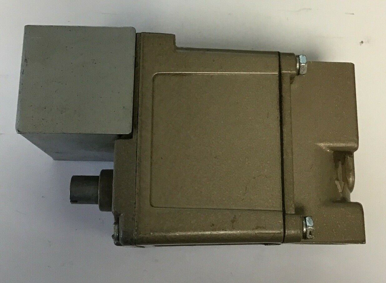 HONEYWELL TYPE V40B 1019 1 GAS VALVE 120V .17A 60CY 8OZ