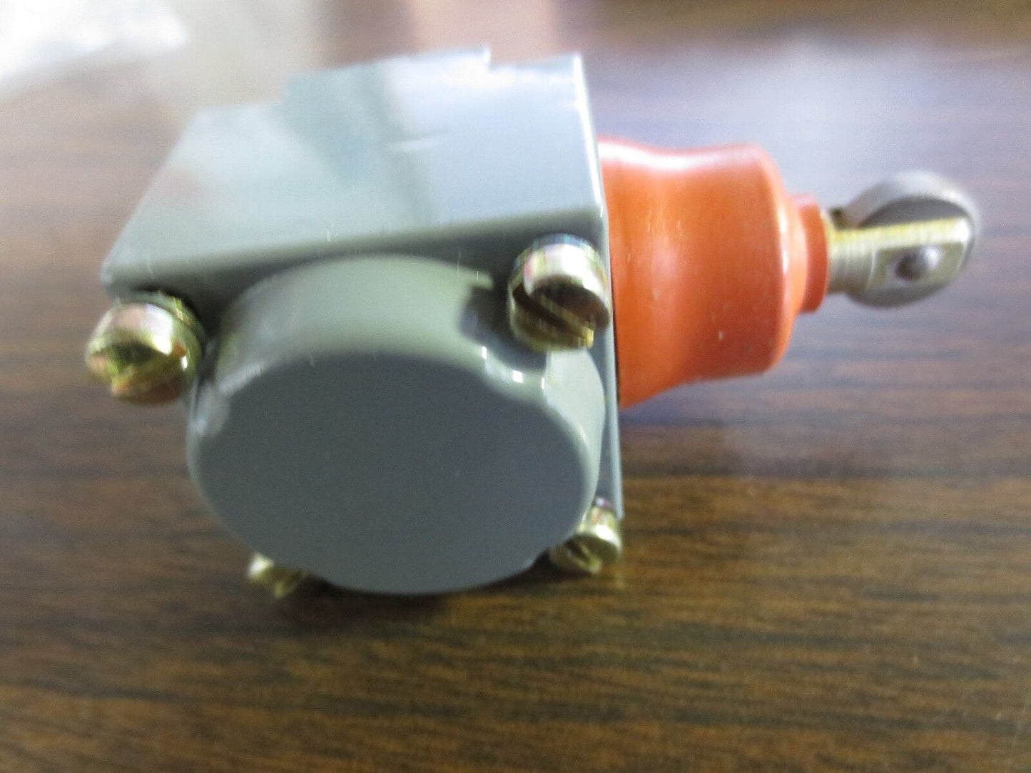 ALLEN-BRADLEY 40146-017-68 LIMIT SWITCH HEAD, SIDE PUSH - NEW SURPLUS