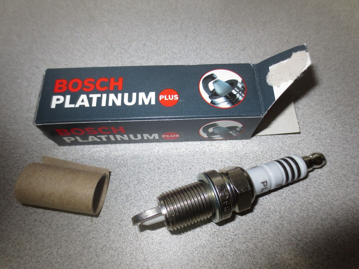 BOSCH 4003 / 0 242 225 583 PLATINUM PLUS SPARK PLUGS - NEW SURPLUS, PACK of 4