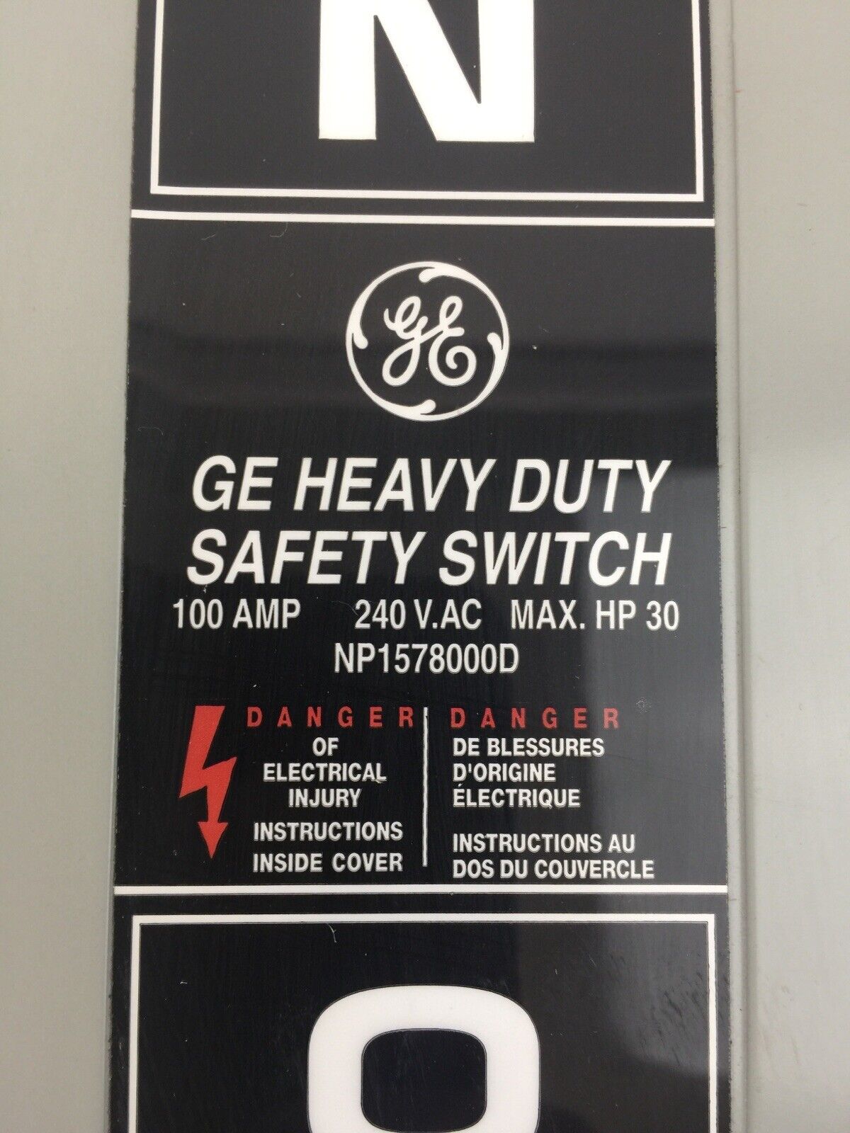 GE TH4323 HEAVY DUTY FUSIBLE SAFETY SWITCH MODEL 10 100A 240VAC 250VDC 30HP TYPE