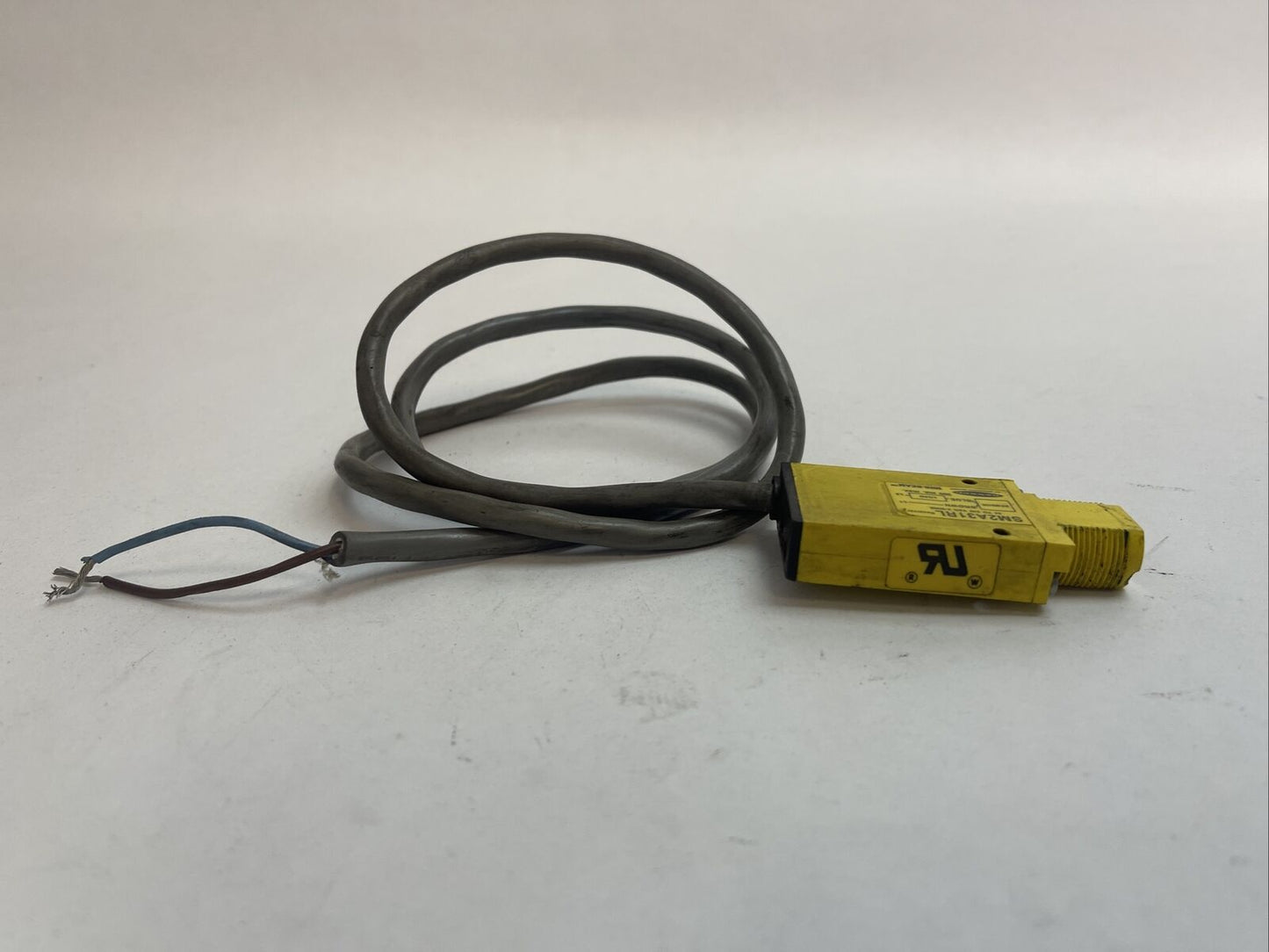 BANNER SM2A31RL MINI-BEAM SENSOR 24-240VAC 300ma