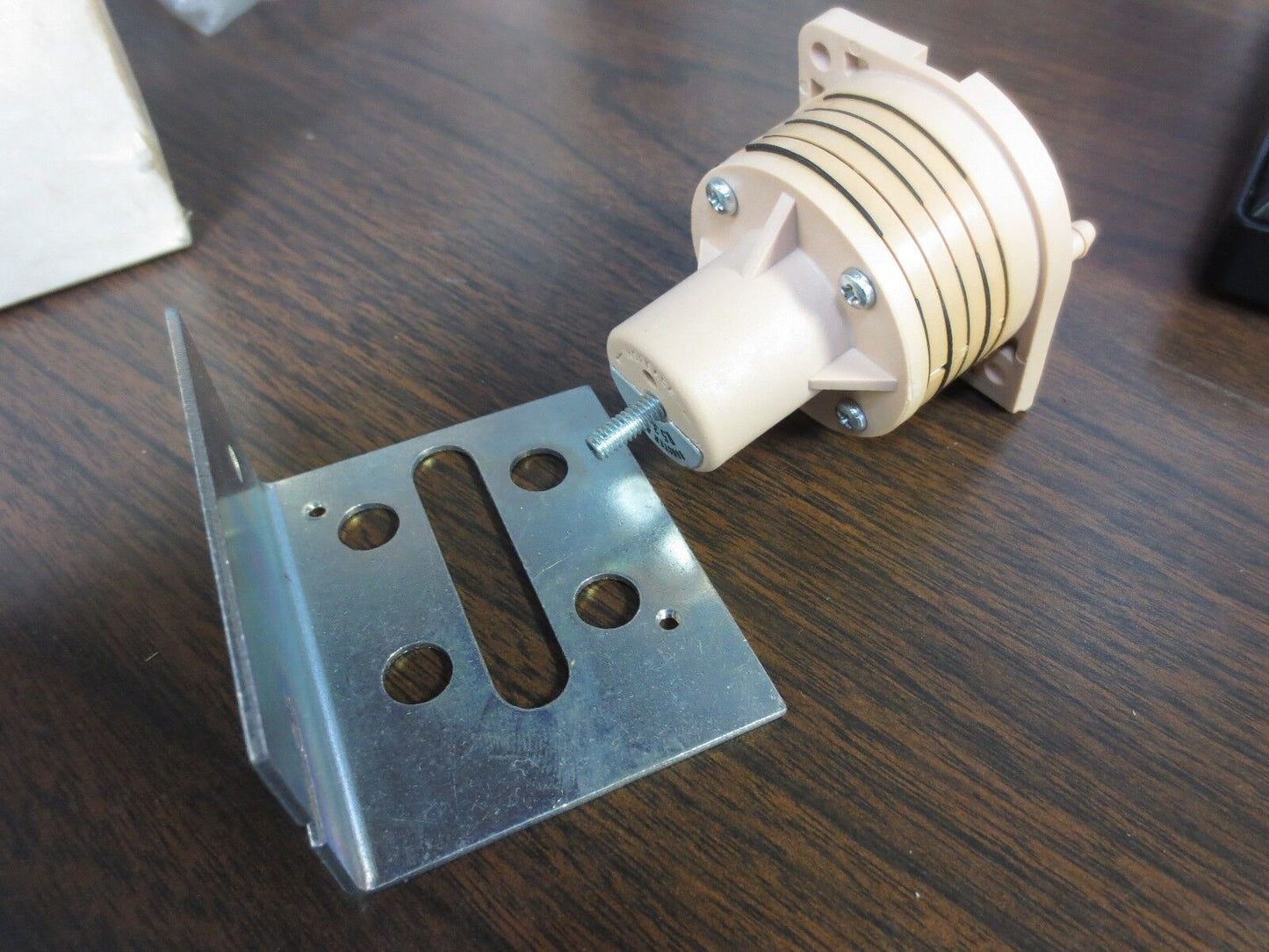 ROBERTSHAW R532L PNEUMODULAR BOOSTER RELAY NEW SURPLUS 2372-501 BARBER-COLMAN