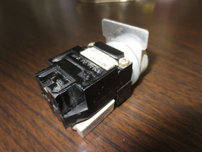 GENERAL ELECTRIC CR104D PUSH-TO-TEST BUTTON / LIGHT - RED - 115VAC/DC
