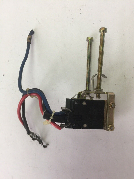 WESTINGHOUSE 4979D06G03 1A1B AUXILIARY SWITCH 120VAC 5A