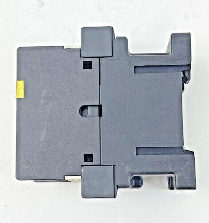MOELLER - DIL00M - CONTACTOR W/ 240 V 60Hz COIL - DIL 00M