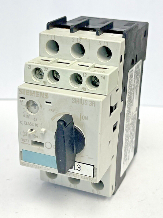 SIEMENS - 3RV1021-0JA10 & 3RV1901-1E - CIRCUIT BREAKER W/  SWITCH TRANSVERSE