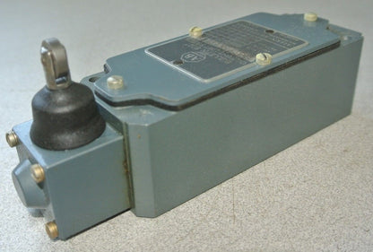 ALLEN-BRADLEY 802T-K1T OILTIGHT LIMIT SWITCH, SIDE PUSH ROLLER - NEW SURPLUS