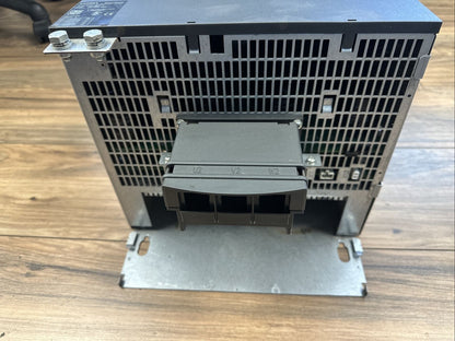 SIEMENS 6SL3120-1TE31-3AA3 SINGLE MOTOR VERSION E OUTPUT 3AC 400V 132A INPUT DC