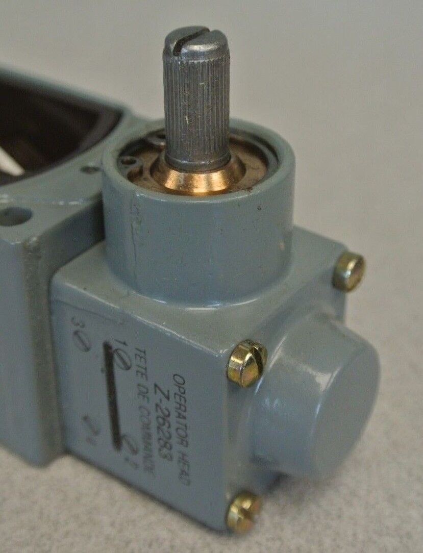 ALLEN-BRADLEY 802T-AMJ1 OILTIGHT LIMIT SWITCH / LEVER TYPE / MAINT / NEW SURPLUS