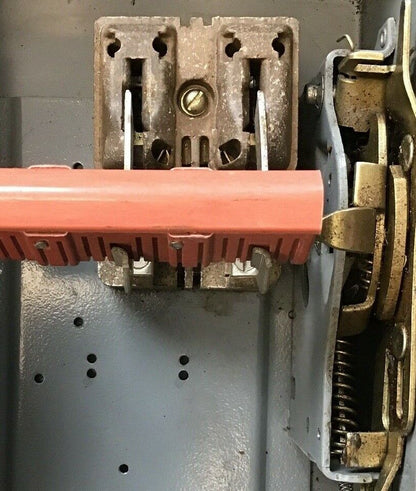 SQUARE D HU-216-AWK NON FUSIBLE SAFETY SWITCH 30A 600VAC/VDC 2POLE SER.D1