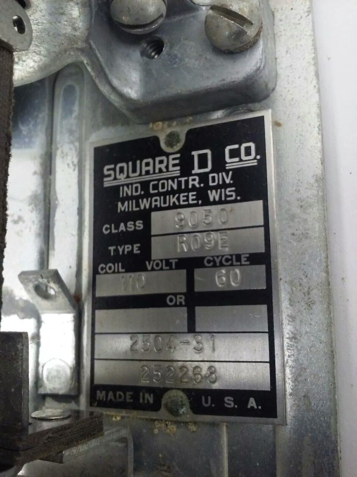 SQ. D CLASS 9050 TYPE RO-9E, AC PNEUMATIC TIMING RELAY, 110V, 60HZ, 15A, NEW