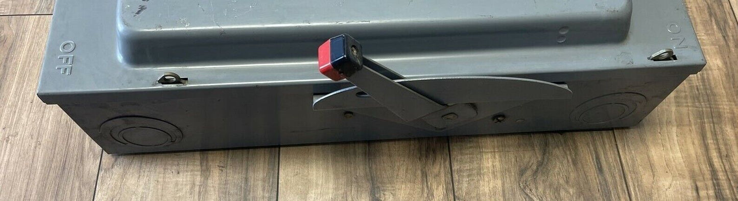 SQUARE D H324N FUSIBLE SAFETY SWITCH SERIES D2 240VAC 200AMP 60HP 3PHASE 3POLE