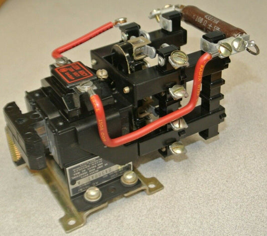 ALLEN-BRADLEY 700-BA300A1, Series A / RELAY / 3-POLE / N.O. / 120V / NEW SURPLUS