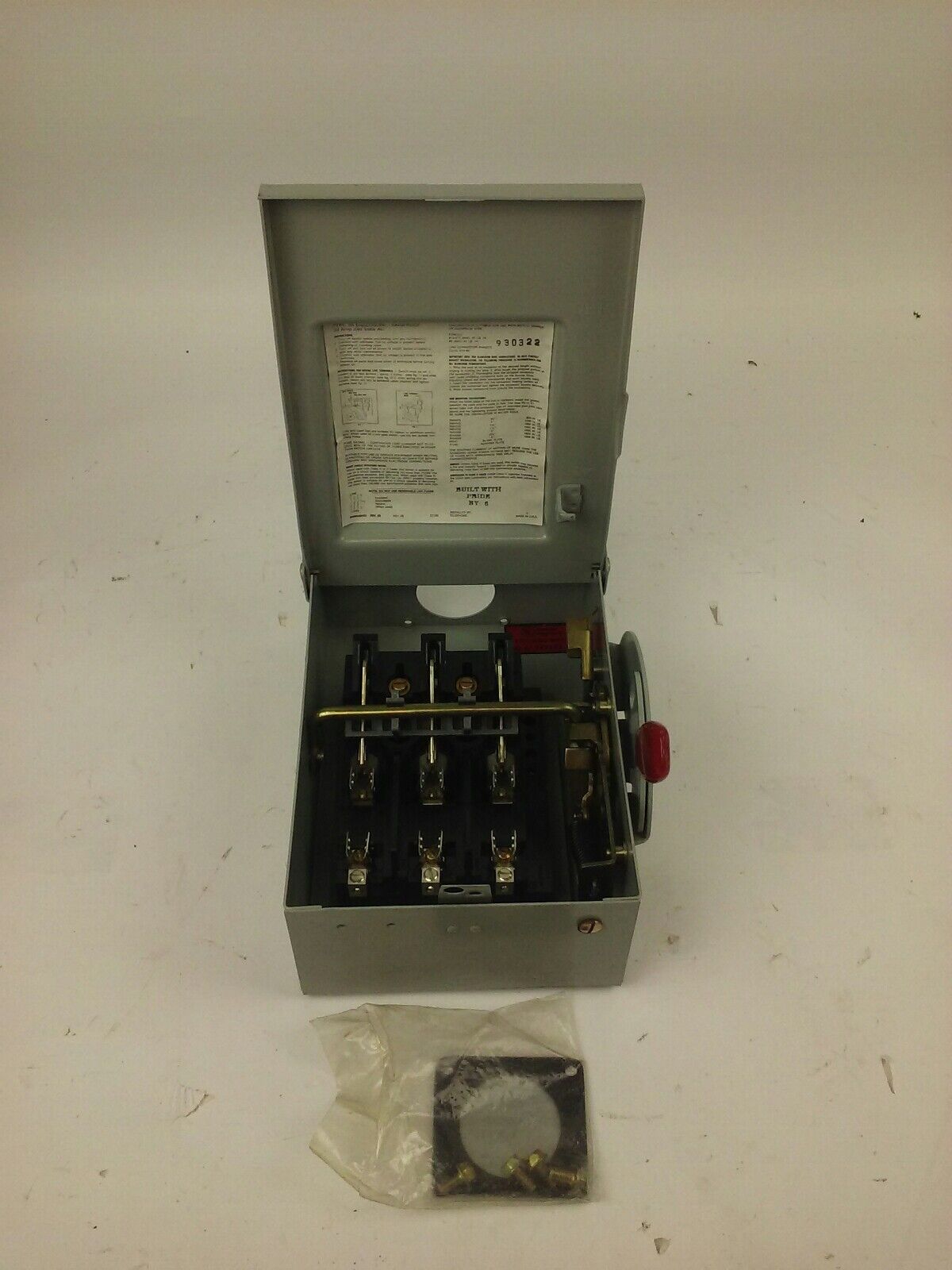 WESTINGHOUSE RHFN321 SAFETY SWITCH 30A, 240V, 3P FUSIBLE, TYPE 3R RAINPROOF, NEW