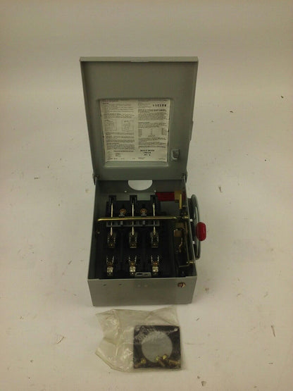 WESTINGHOUSE RHFN321 SAFETY SWITCH 30A, 240V, 3P FUSIBLE, TYPE 3R RAINPROOF, NEW