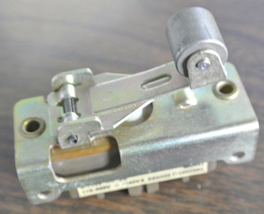 SQUARE D 9007 CB34-S1 SNAP SWITCH - 600V, 10A - NEW SURPLUS