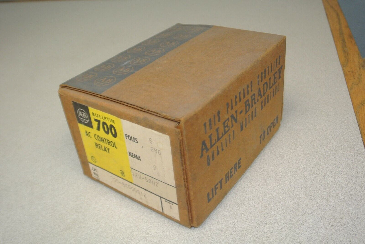 ALLEN-BRADLEY 700-BR600B12 / AC CONTROL RELAY / 12V, 50Hz / 6 N.O. / NEW SURPLUS