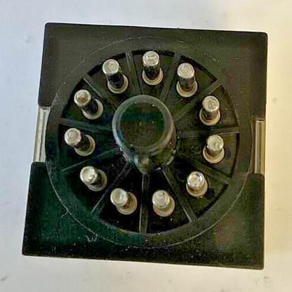 OMRON MK3P5-S RELAY 250VAC 28VDC 10A 50/60HZ ***LOTOF2***