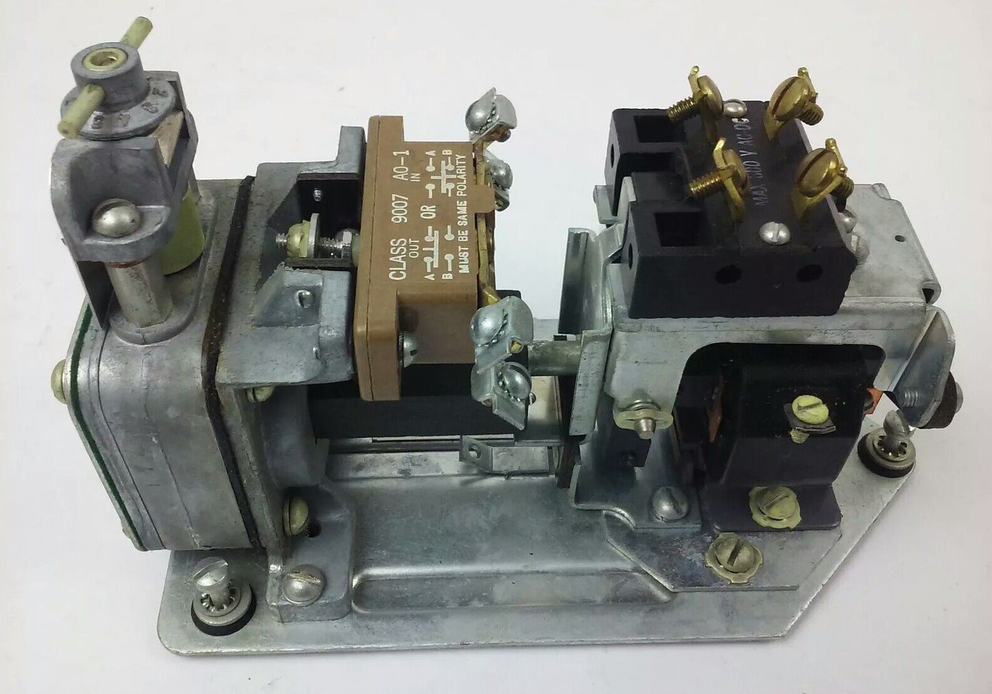 SQ. D CLASS 9050 TYPE RO-12E SER.A, AC PNEUMATIC TIMING RELAY, 120V,60HZ,15A,NEW
