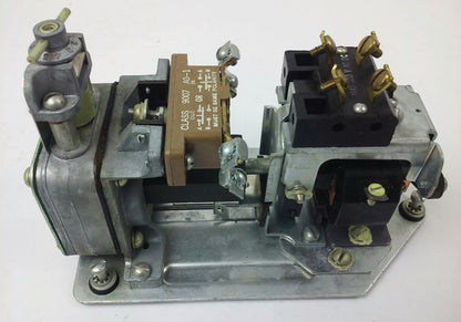 SQ. D CLASS 9050 TYPE RO-12E SER.A, AC PNEUMATIC TIMING RELAY, 120V,60HZ,15A,NEW