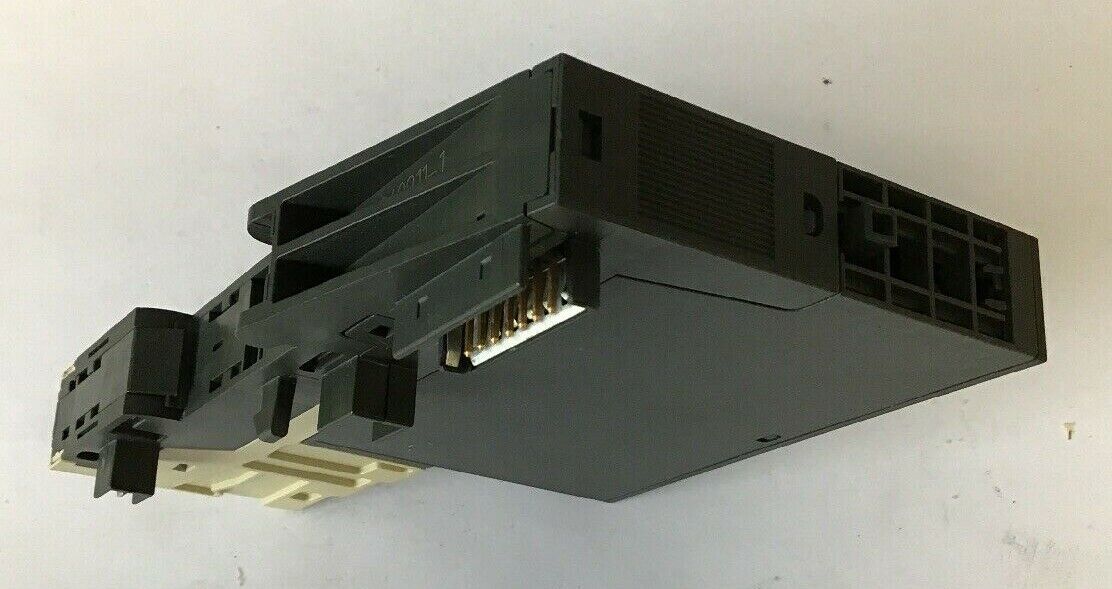 SIEMENS SINMATIC S7 6ES7 138-4CA00-0AA0 W/ 6ES7 193-4CE00-0AA0 POWER MOD&BASE