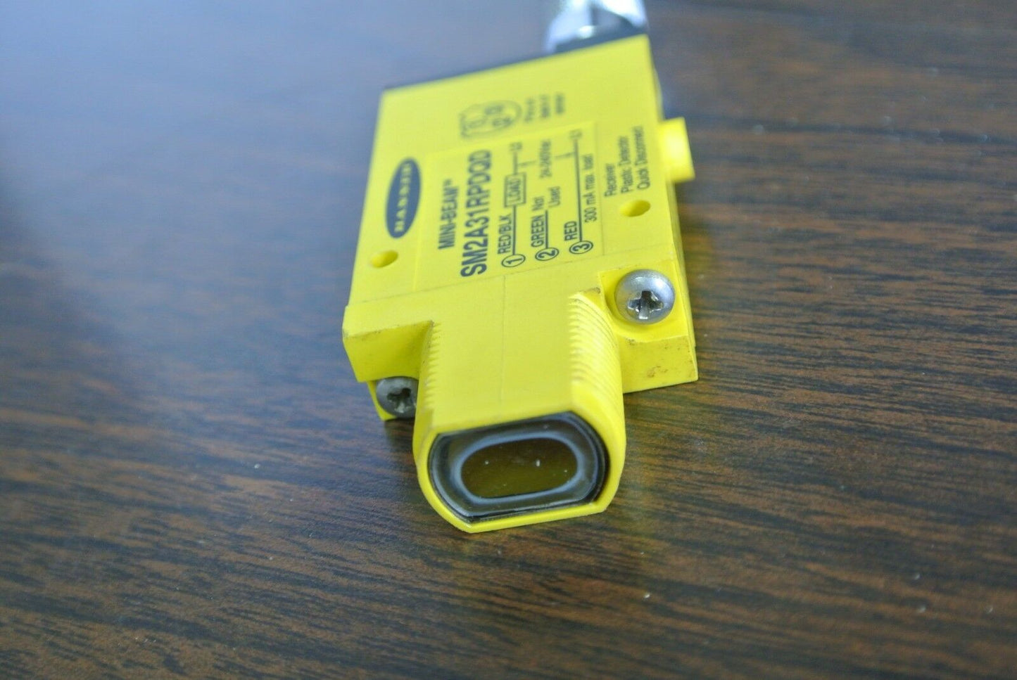 BANNER SM2A31RPDQD / 26968 - DETECTION SYSTEM RECEIVER - NEW SURPLUS