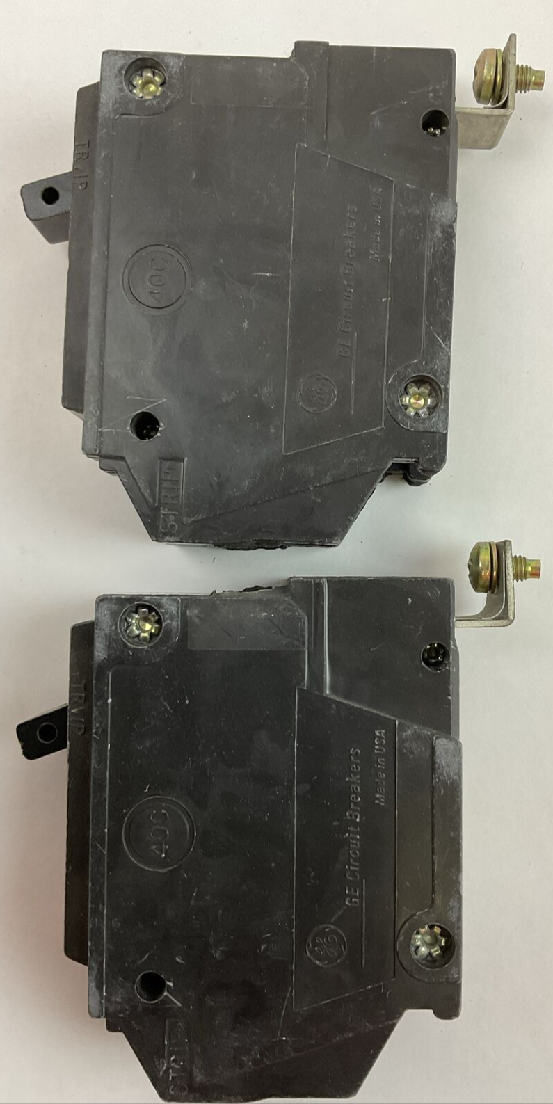 GE THQB1135 35AMP 120/240VAC 1POLE CIRCUIT BREAKER (LOT OF 2)