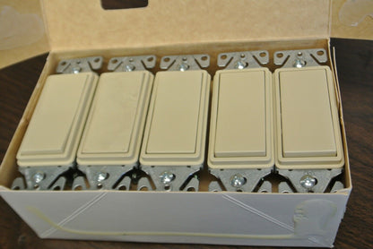 BOX of 10 / COOPER 7501V DECORATOR SINGLE POLE SWITCH / IVORY / 15A / 120/277VAC