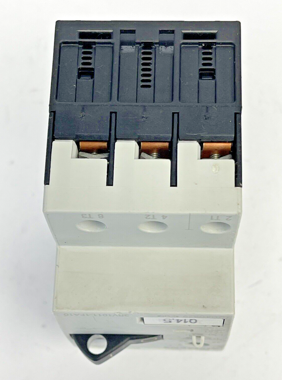 SIEMENS - 3RV1011-1FA10 & 3RV1901-1E-CIRCUIT BREAKER W/ SWITCH TRANSVERSE