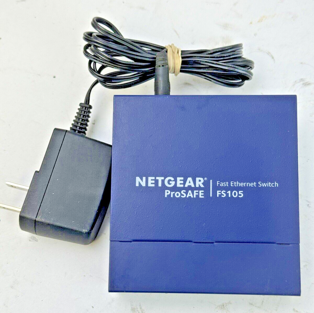 NETGEAR - FS105 - FAST ETHERNET SWITCH - ProSAFE 5 PORT 10/100 SWITCH