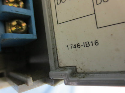 ALLEN-BRADLEY 1746-P2 Ser. C + 1746-IB16 & (3) 1746-OB16 MODULES + 1746-A7 RACK