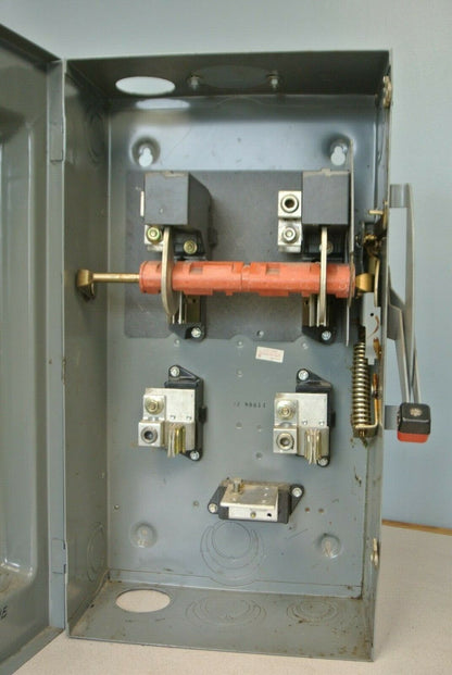 SQUARE D H224N FUSIBLE SAFETY SWITCH / 240V / 200A / H-224-N