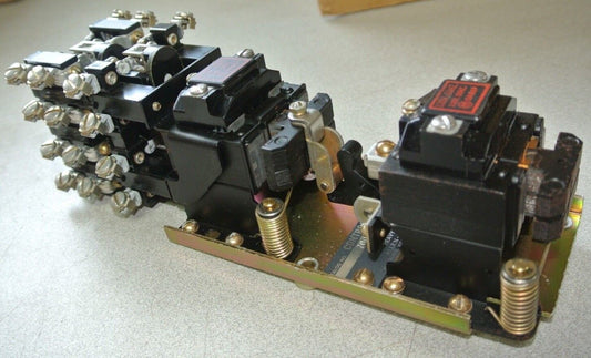 ALLEN-BRADLEY 700-BXL840A1 - AC RELAY TYPE BXL - 110/120V - 8-POLE - NEW SURPLUS