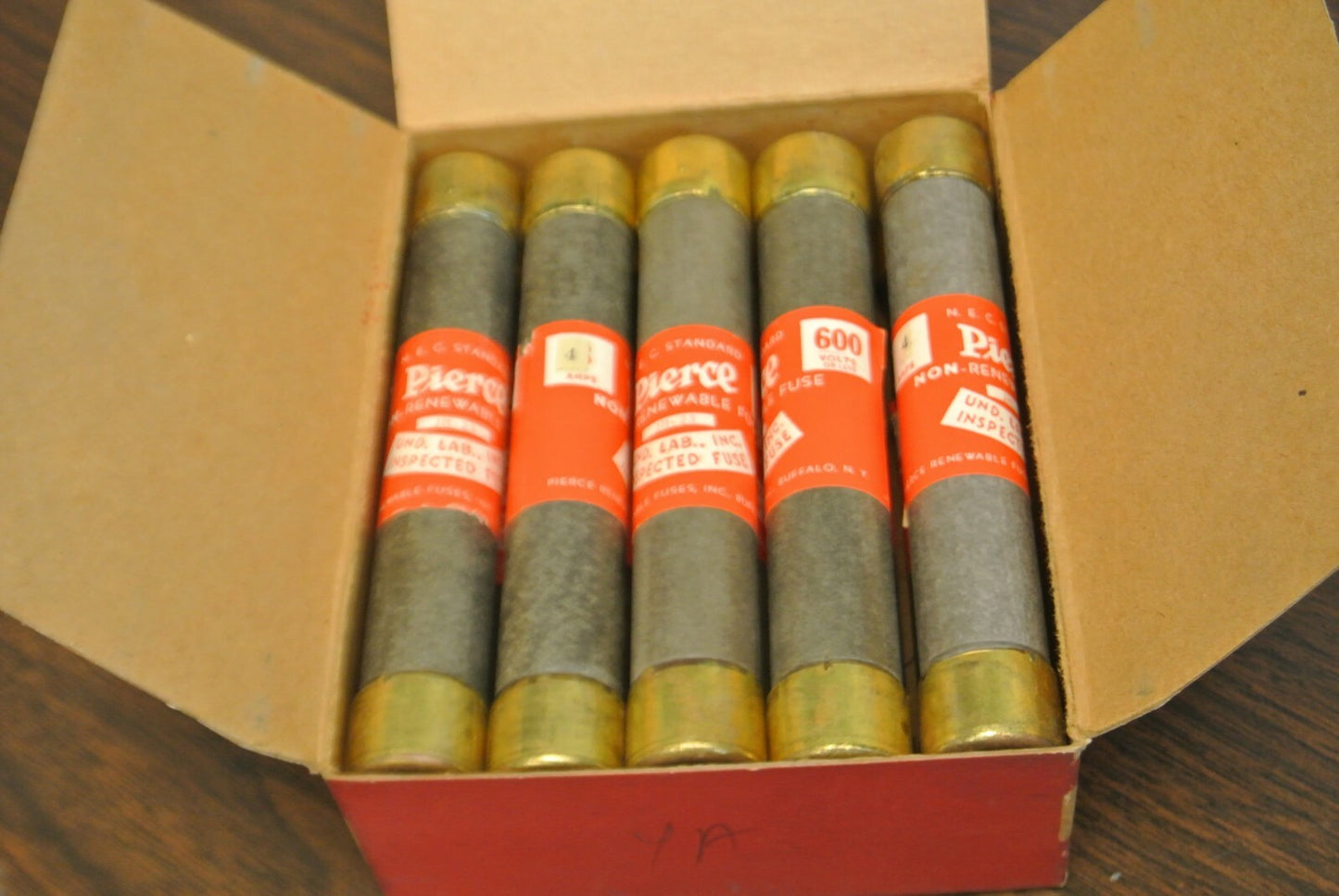 BOX of 10 / PIERCE NON-RENEWABLE FUSE 4A / 600V / NEW SURPLUS