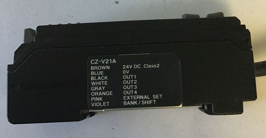 KEYENCE CZ-V21A DIGITAL FIBER OPTIC AMPLIFIER UNIT 24VDC