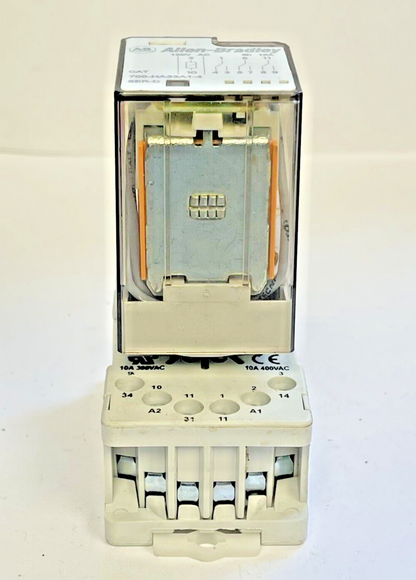 ALLEN BRADLEY - 700-HA33A1-4 SER. D RELAY & 700-HN101 SER. D SOCKET BASE