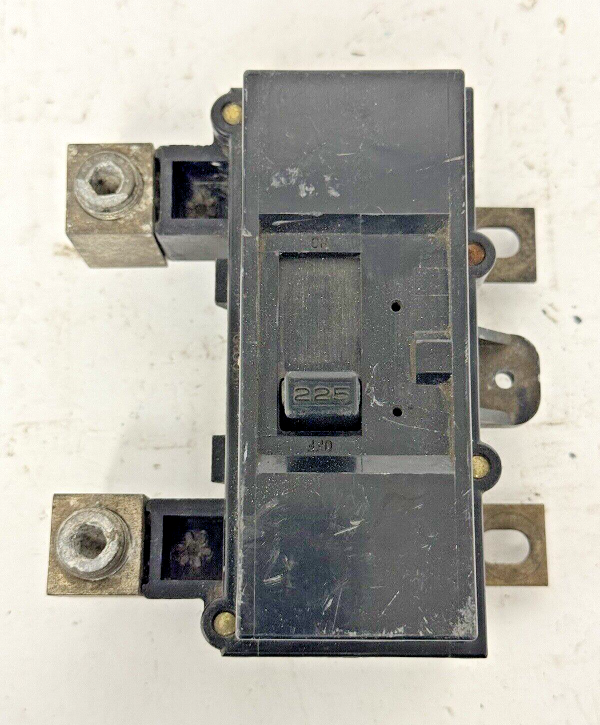 SQUARE D - QOM2225VH - CIRCUIT BREAKER - 2 POLE/ 225 A/ 240 VAC